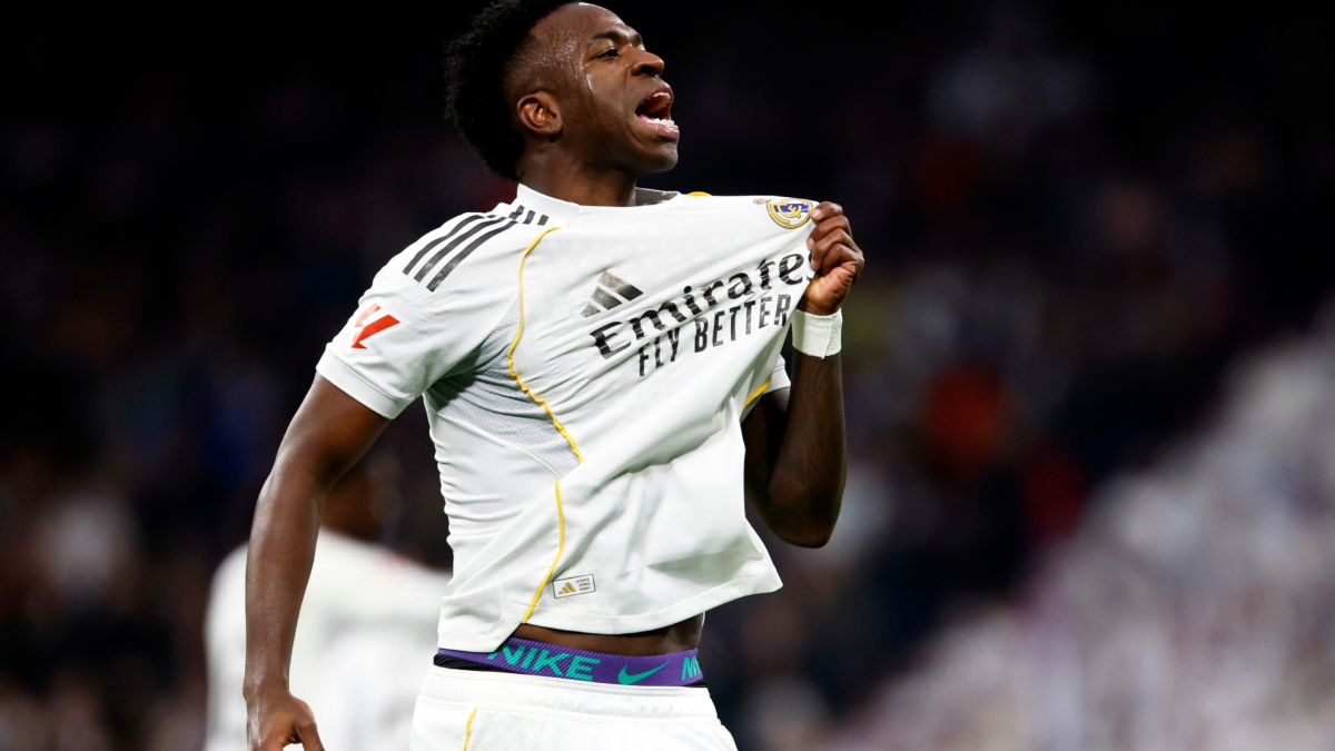 Vinicius se gana el perdón del Bernabéu y se besa el escudo