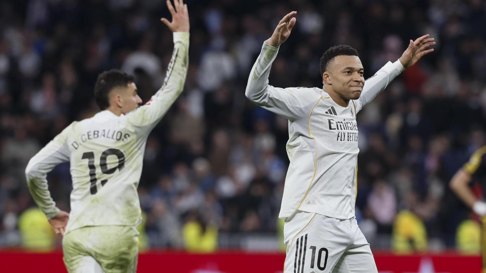 El Real Madrid se salva de la tormenta en el Bernabéu con un gol de penalti de Mbappé en el 100' ante el Rayo