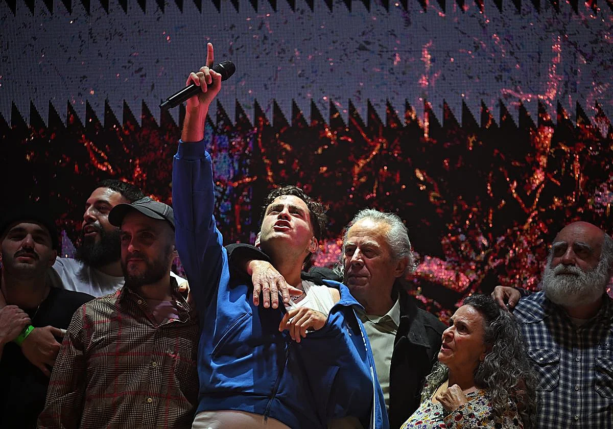 Delaossa sufre una luxación en el hombro tras caer desde varios metros de altura en pleno concierto en Madrid