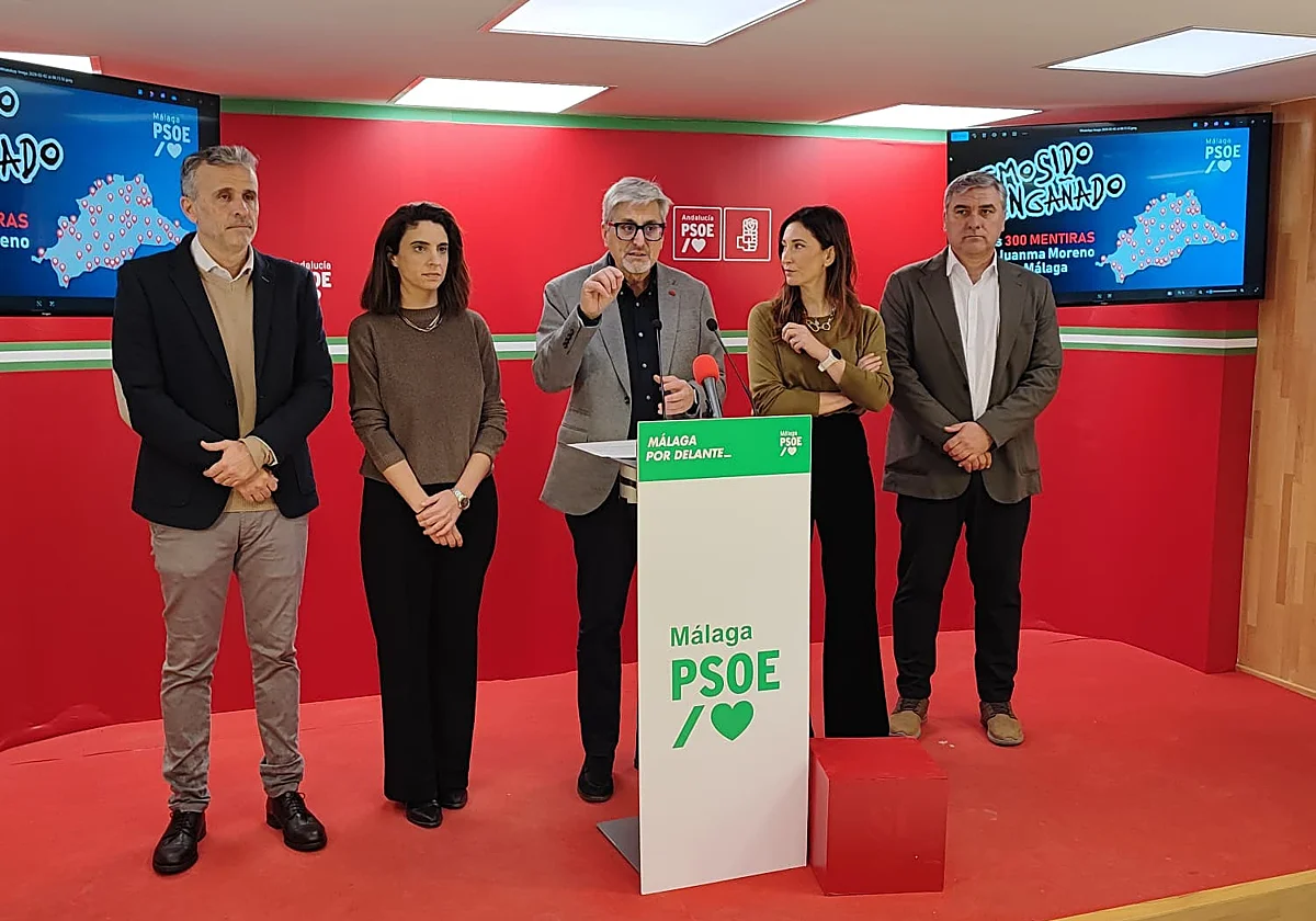 El PSOE aviva la precampaña y denuncia las 300 «mentiras» de Juanma Moreno con Málaga