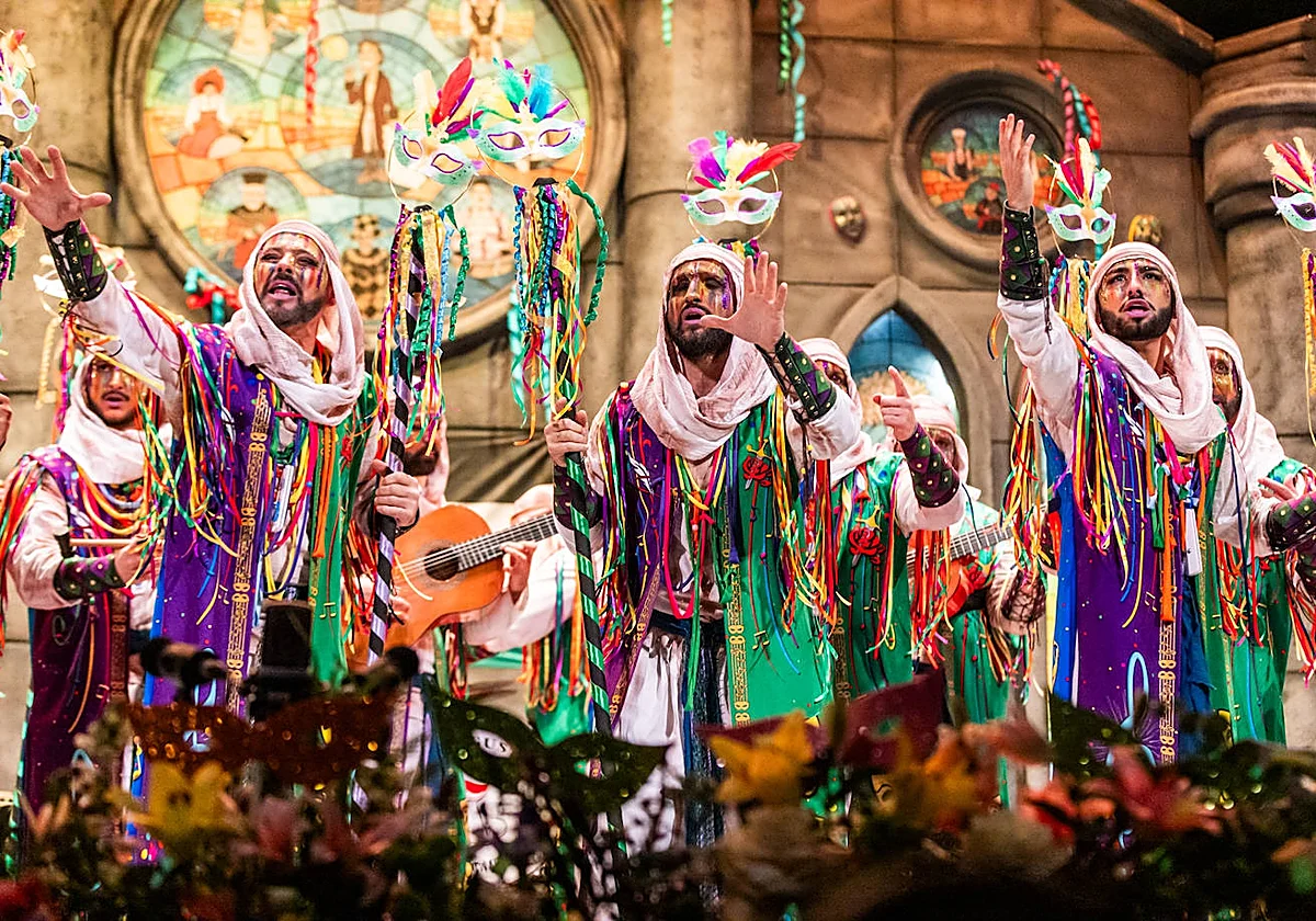Con la religión (carnavalera) hemos topado en la segunda semifinal del Carnaval de Málaga