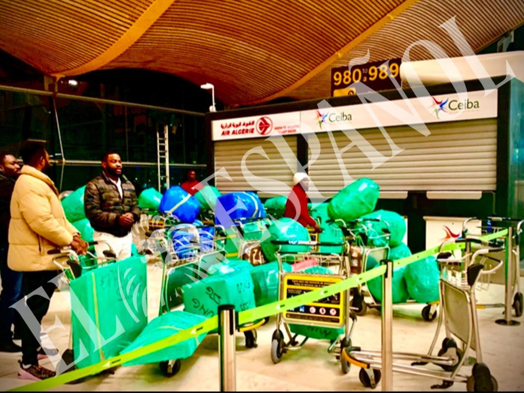 Plus Ultra llevó "dinero, drogas y material peligroso" entre Guinea y España en maletas facturadas a pasajeros sin que lo supieran