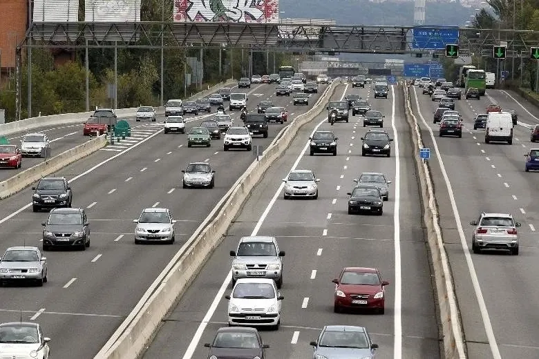 La DGT cambia las normas de uso de los carriles VAO: la etiqueta Cero no será suficiente