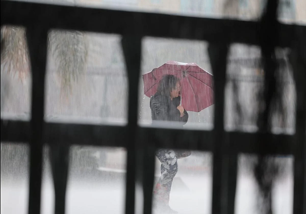 Aemet activa el aviso rojo por fuertes lluvias en Málaga para este miércoles: se esperan más de 200 litros