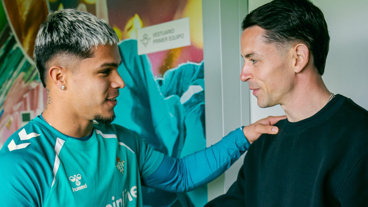 Álvaro Fidalgo llega a Sevilla para comenzar su etapa en el Betis