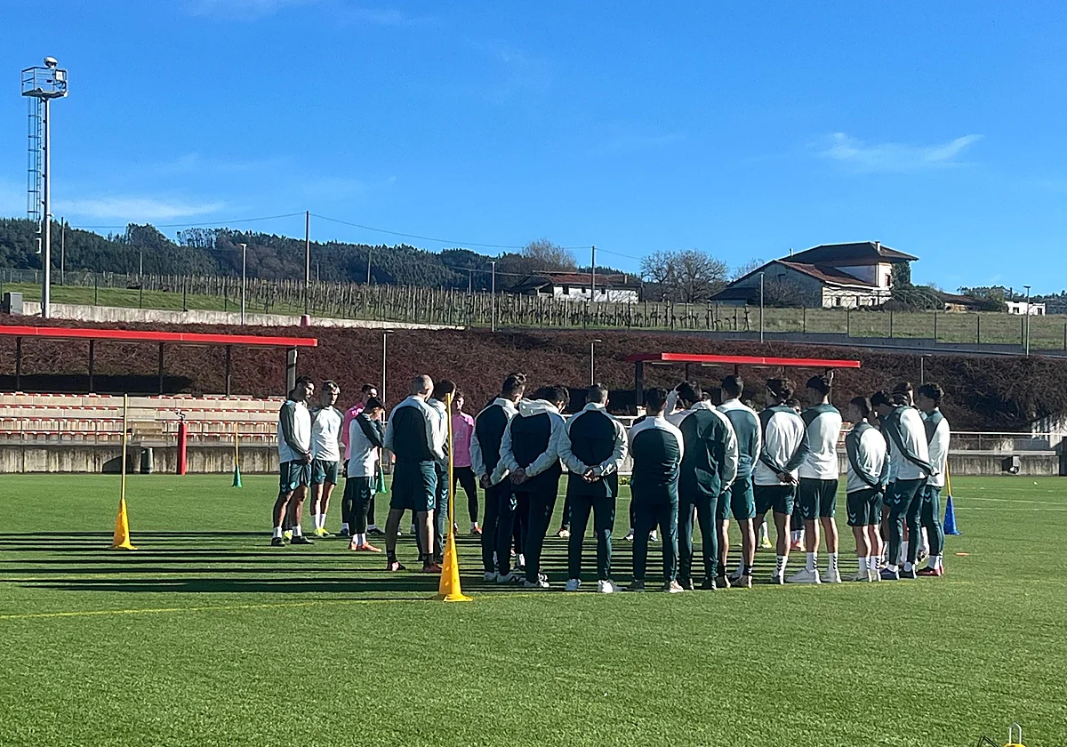 El Málaga vuelve a entrenarse en Lezama antes de regresar a casa