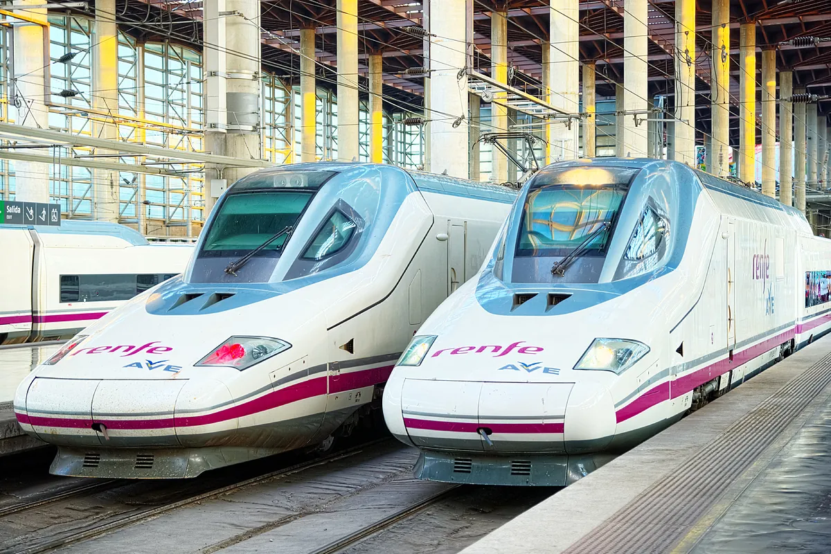 Adif acuerda con Renfe, Ouigo e Iryo alargar 25 minutos el trayecto Madrid-Barcelona