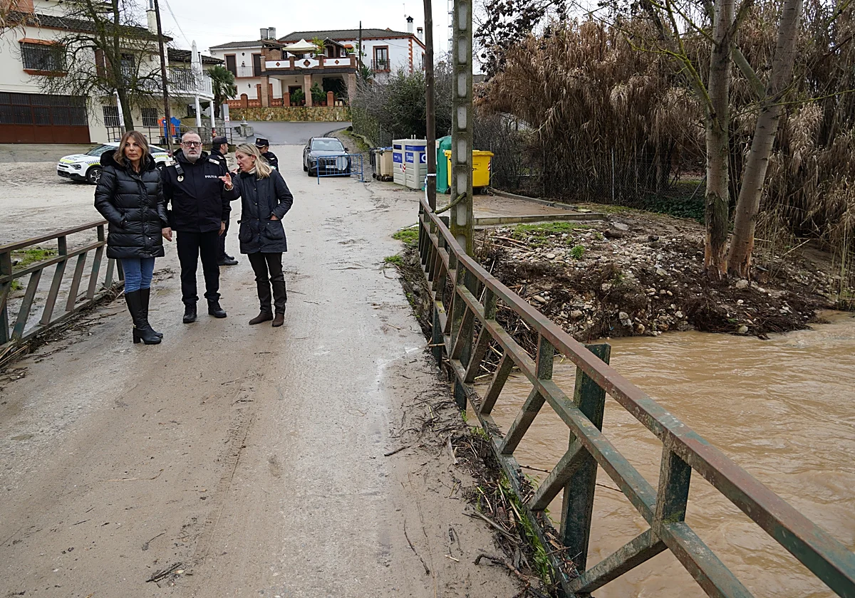 Ronda desaloja a una veintena de vecinos de áreas rurales ante la amenaza de inundaciones