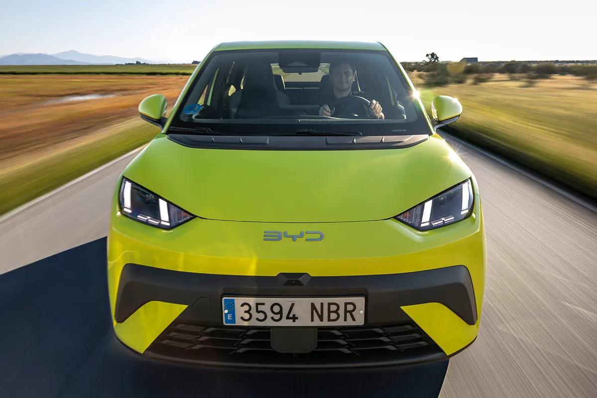 El Gobierno lanza ayudas de hasta 4.500 euros para comprar coches eléctricos fabricados en Europa