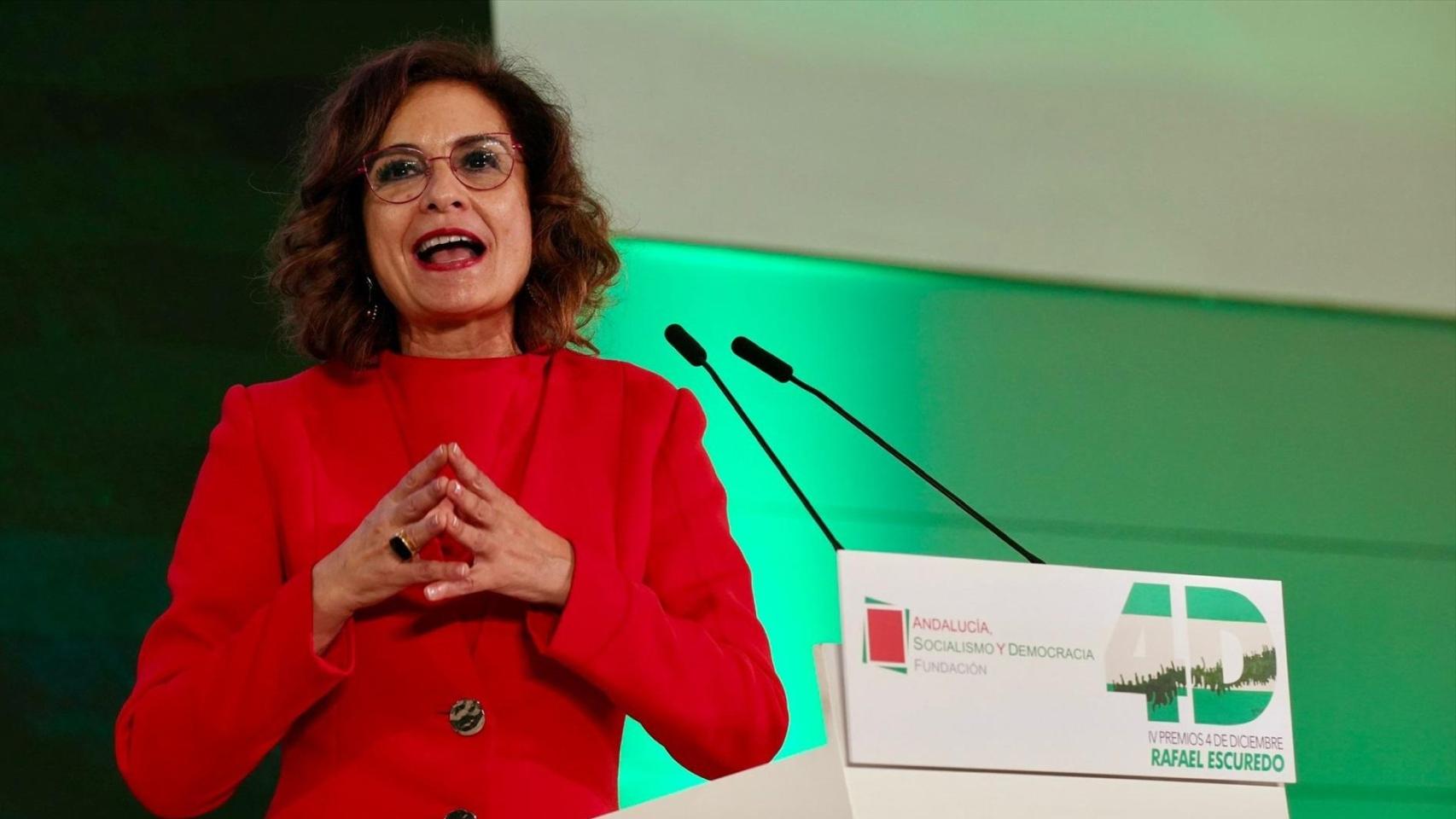 María Jesús Montero y otros seis ministros se borran de la última sesión de control del año para no responder de los escándalos