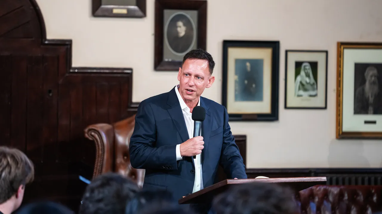 Los archivos Epstein revelan la extraña dieta de Peter Thiel, el millonario que quiere ser inmortal