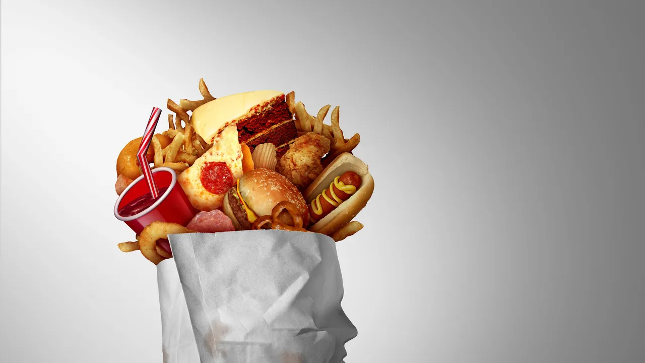 Los alimentos ultraprocesados están diseñados para generar adicción similar a la nicotina, según estudio