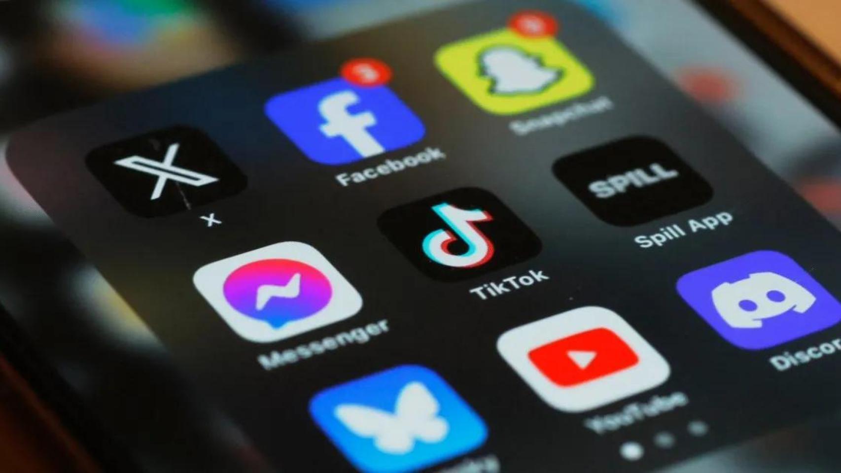 Del 'selfie' para controlar la edad al pasaporte digital obligatorio: las opciones de Sánchez para vigilar las redes sociales