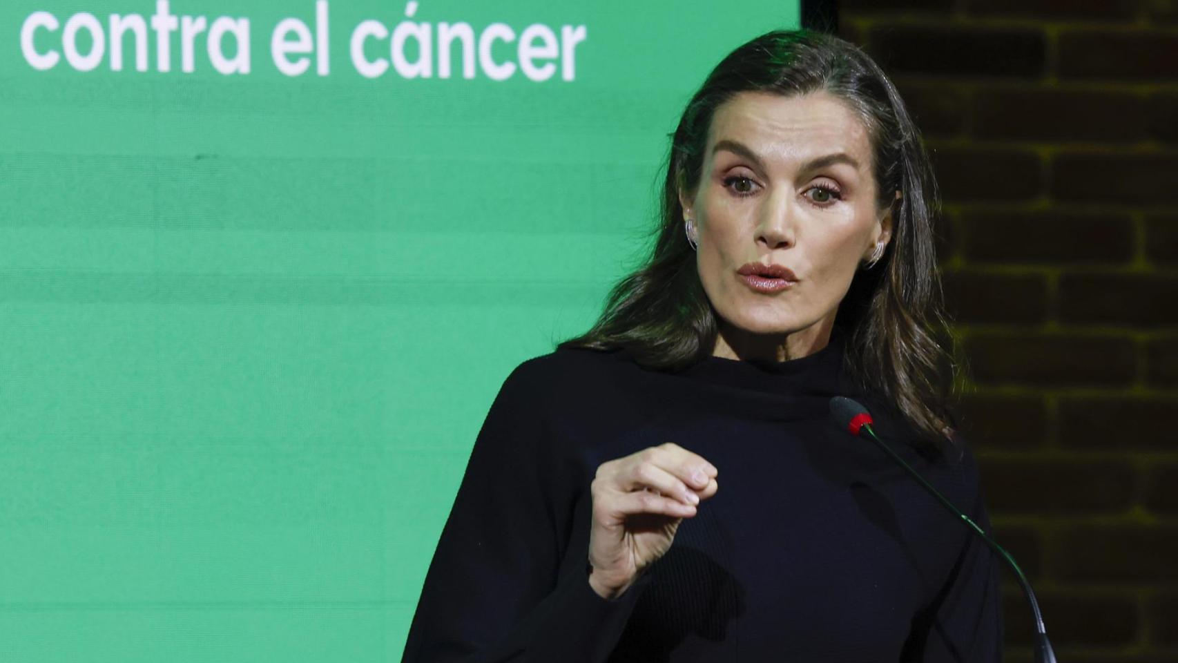 Letizia reivindica una atención del cáncer integral, "más humana" y equitativa en el Día Mundial contra la enfermedad