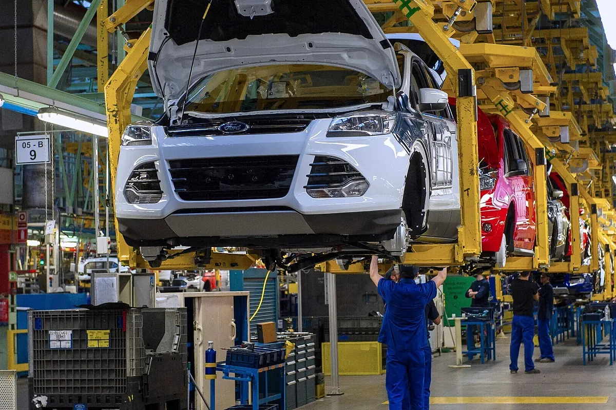 Una posible salida para Almussafes: Ford negocia con la china Geely para que fabrique en la planta española