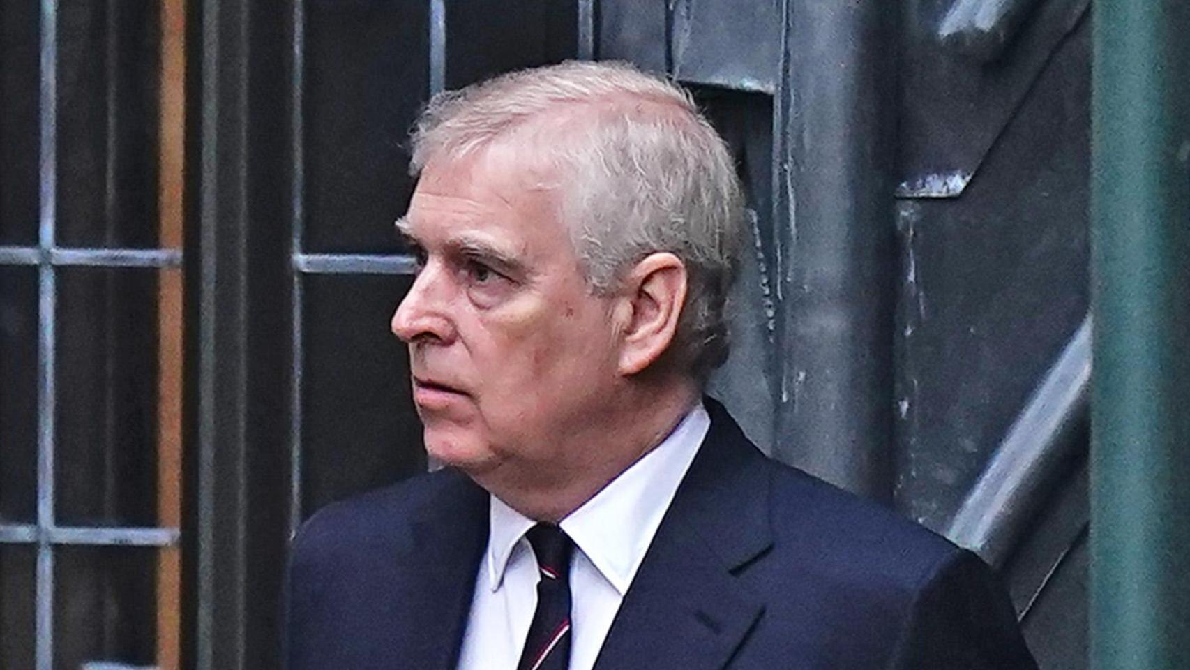 El expríncipe Andrés, expulsado de Royal Lodge en plena noche tras salir a la luz su foto a cuatro patas sobre una joven