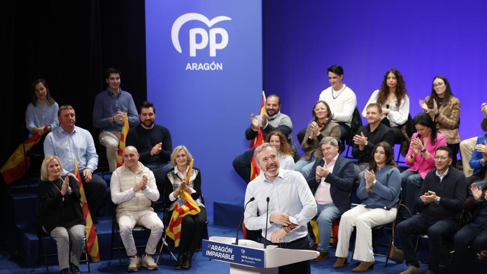Azcón estalla contra las llamadas con 'bots' del PSOE: "Hay que estar muy mal para denigrar a un expresidente"