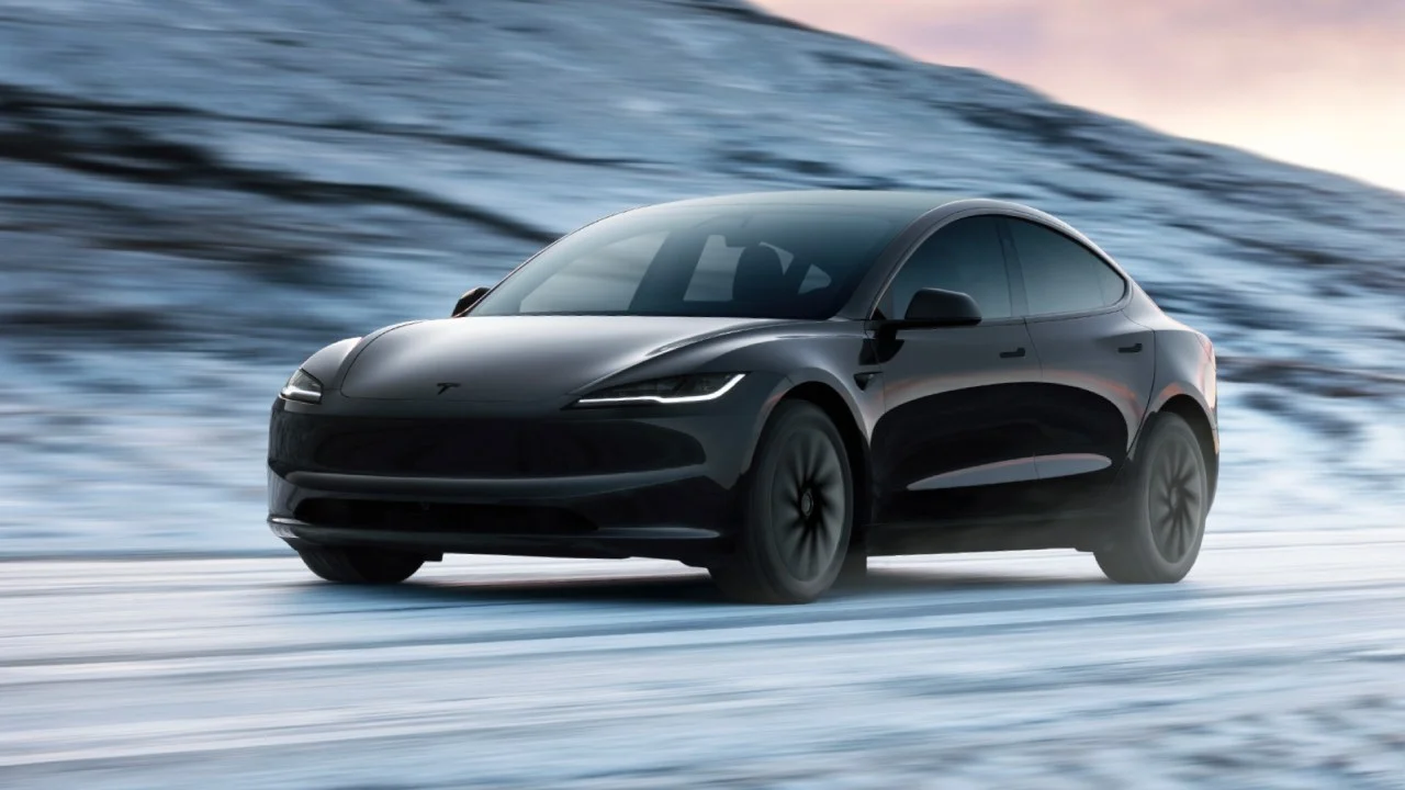 Tesla estrena en España su coche más asequible hasta la fecha: el Model 3 Standard cae casi 10.000 euros