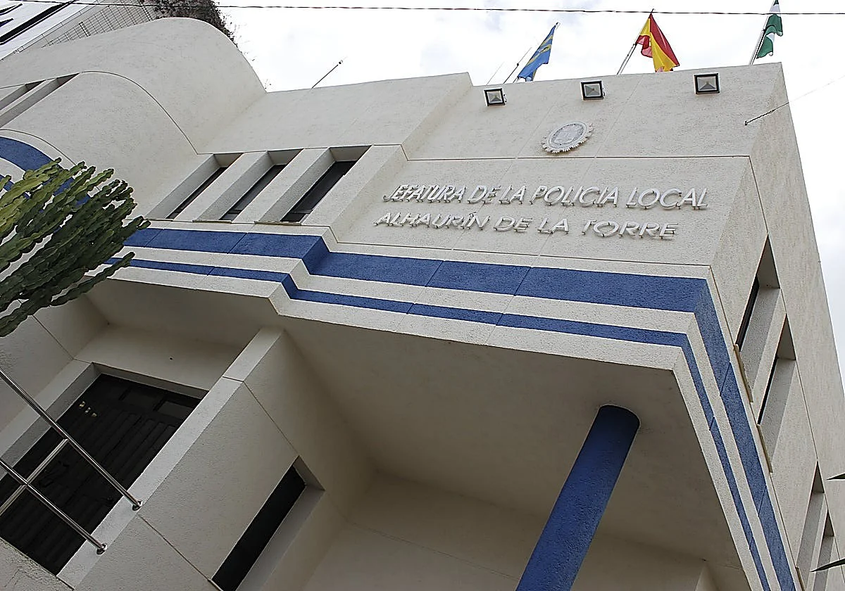 Tensión en Alhaurín de la Torre: dos horas atrincherado con cuchillos tras agredir a su pareja