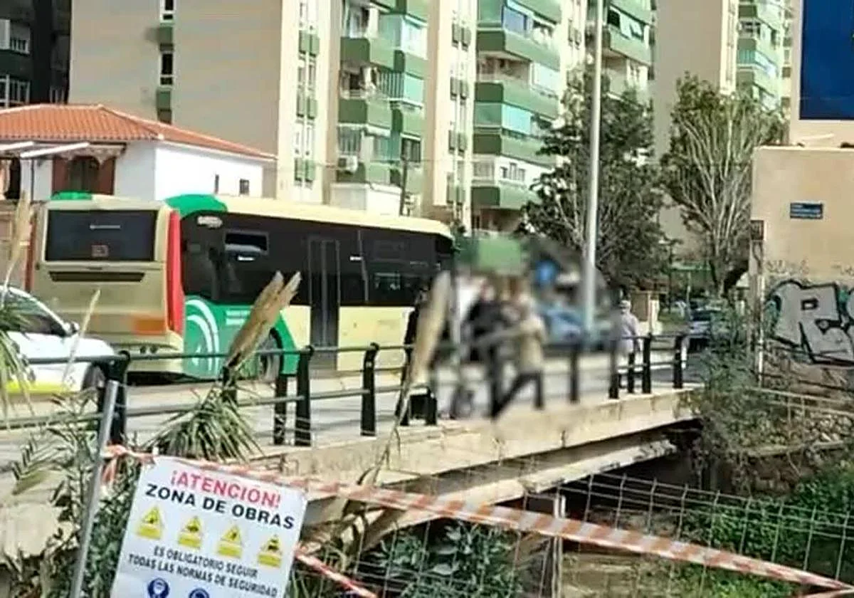 Salvan 'in extremis' a un hombre que intentaba tirarse desde el arroyo Jaboneros