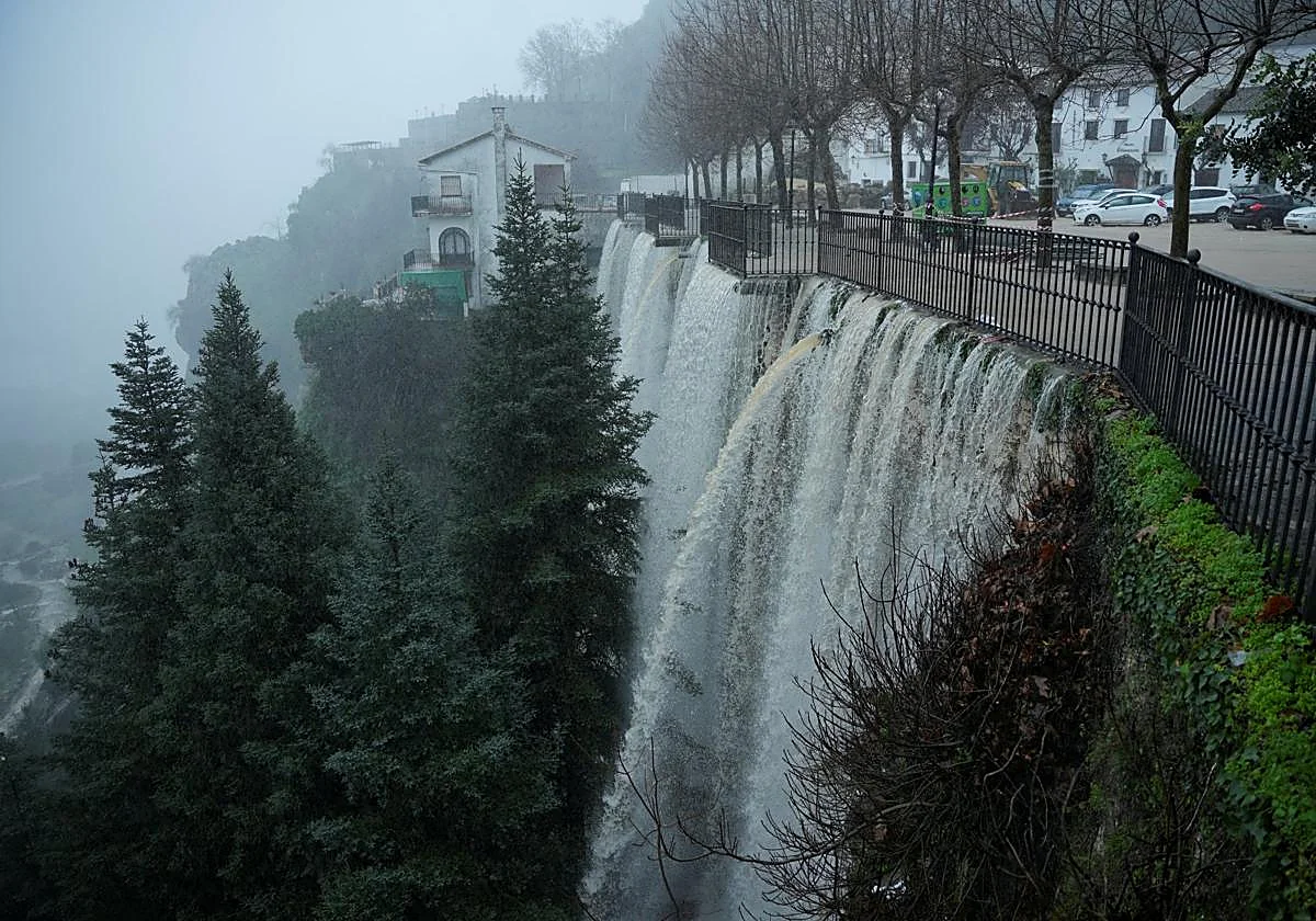 Ríos y embalses en situación extrema y más de 3.500 evacuados por el temporal en Andalucía