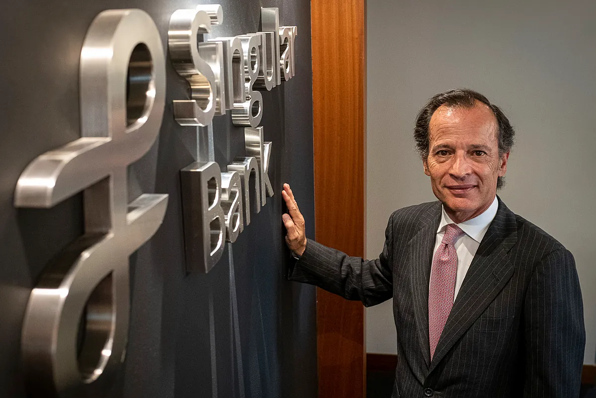 Marín negocia la entrada de inversores en Singular para dar salida a Warburg