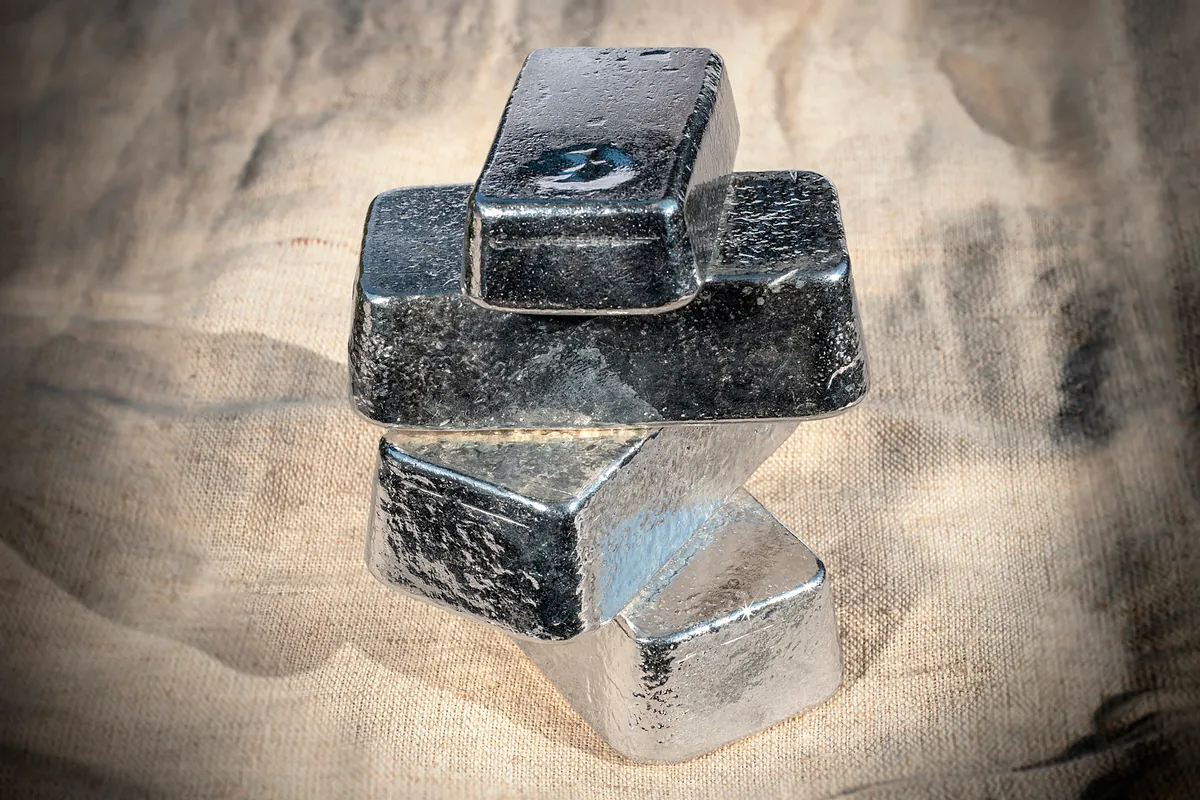 La plata vuelve a desplomarse un 10%