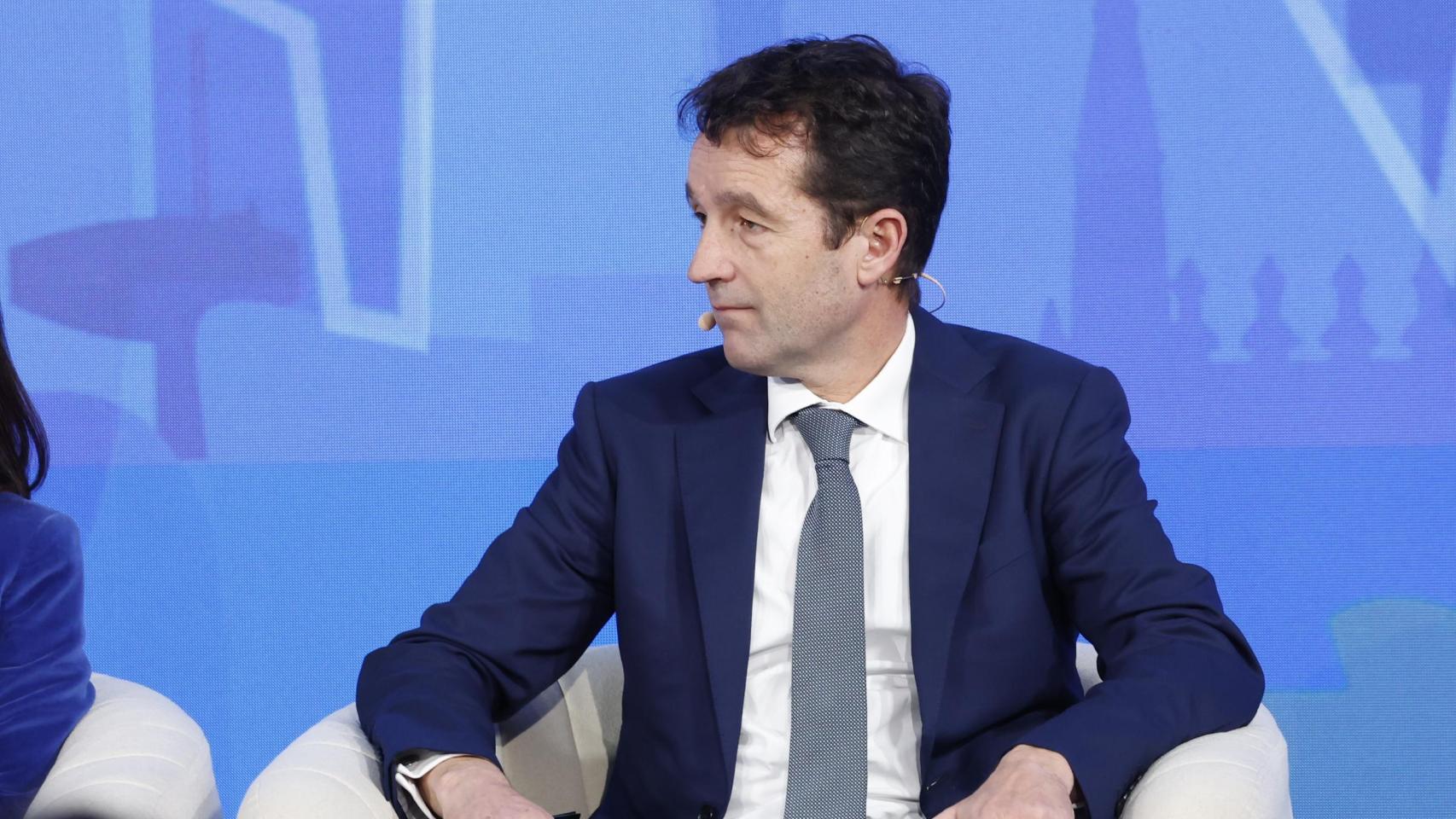 El Gobierno mueve la silla a Escribano en pleno despegue de Indra con la oposición de Oughourlian y otros consejeros