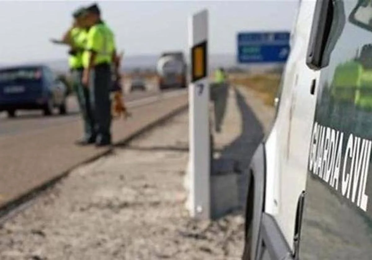 Un autobús con 29 pasajeros sufre un accidente al salirse de la A-357 en Pizarra