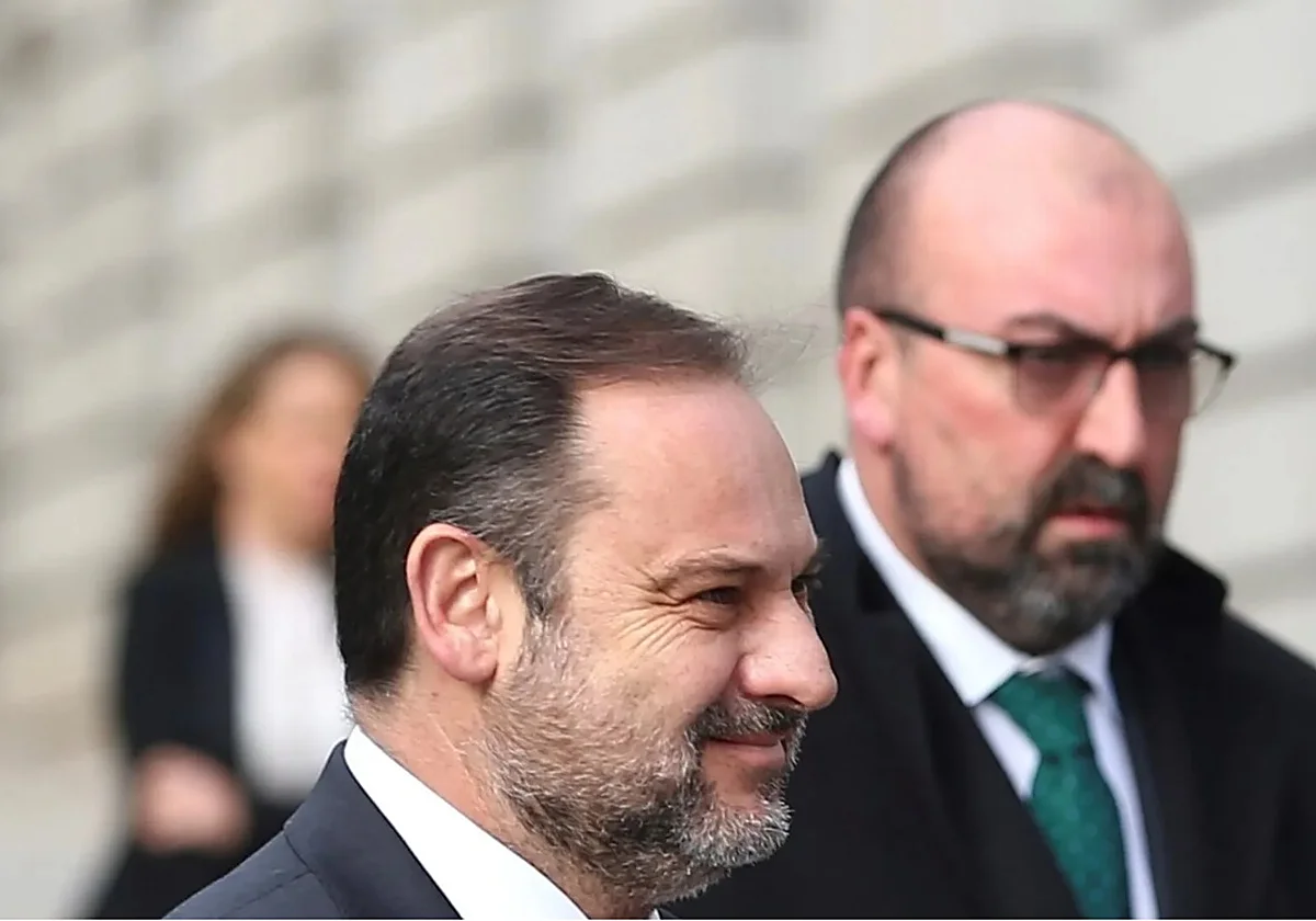 El Supremo rechaza los alegatos de Ábalos y Koldo y les ordena comparecer en persona en la vista