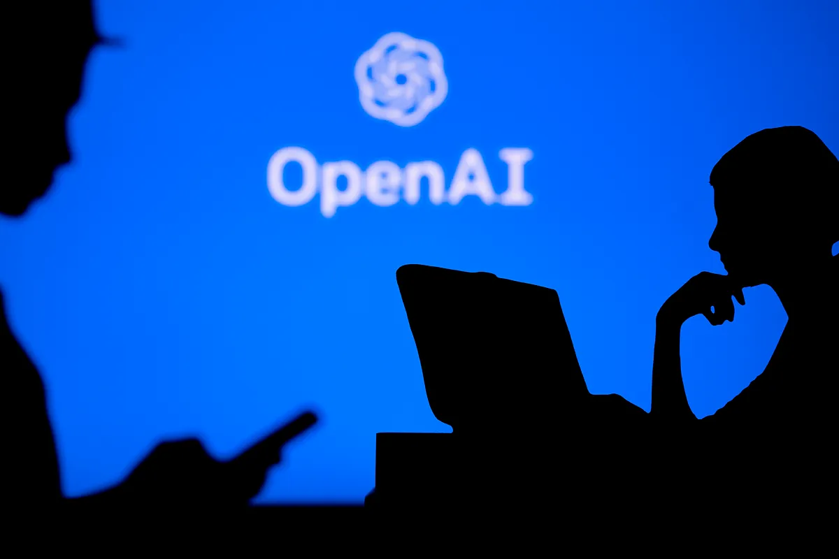 La ofensiva de OpenAI con ChatGPT provoca la salida de directivos