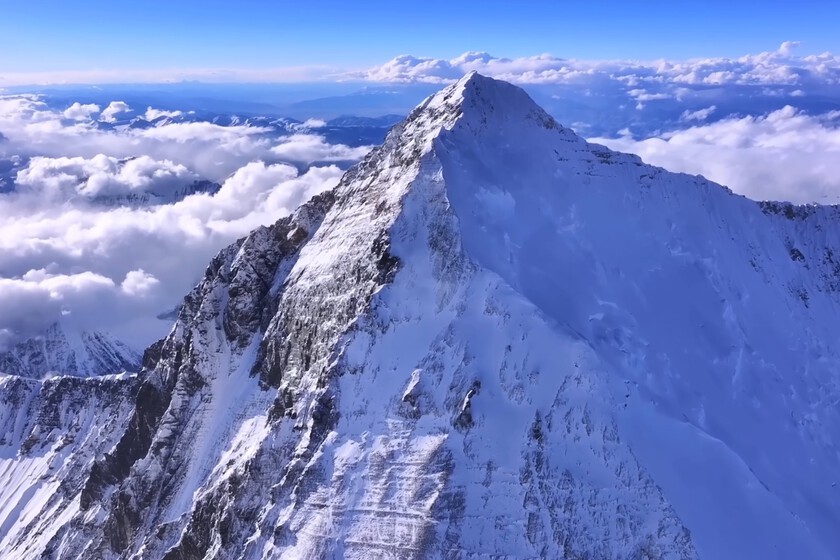 El uso de drones ha conseguido algo que estaba solo al alcance de los privilegiados: democratizar el ascenso al Everest