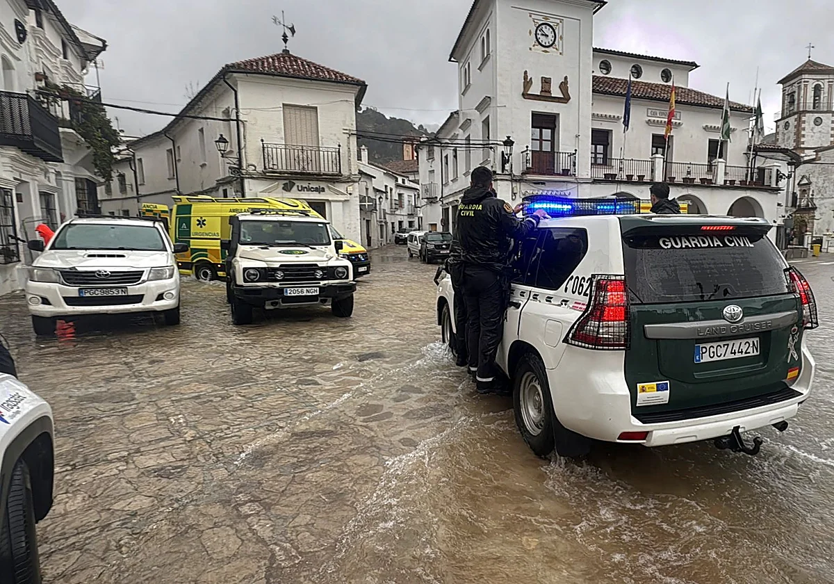 La lluvia obliga a desalojar a todos los vecinos de Grazalema, que serán desplazados a Ronda