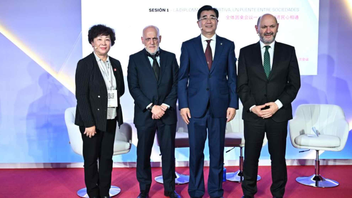 Tebas: "Vivimos un gran momento en China, volver al canal público nos ha abierto una ventana muy importante"