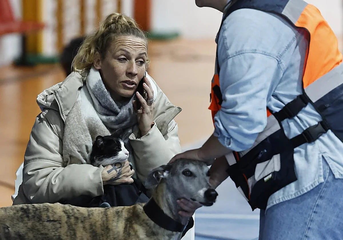 Los vecinos de Grazalema 'descansan' en Ronda: «Lo peor han sido las explosiones, creíamos que se iban a derrumbar las casas»