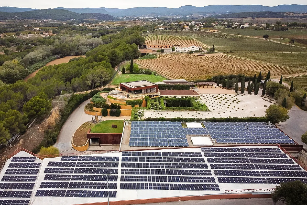 La Justicia de EEUU ordena a España pagar 75 millones por un laudo de renovables