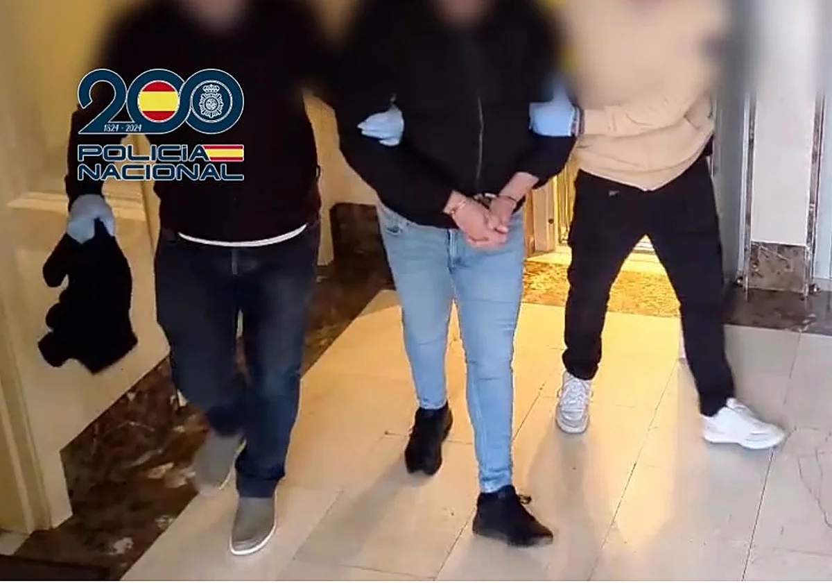 La Policía detiene a un individuo por retransmitir en directo los abusos a su hija menor