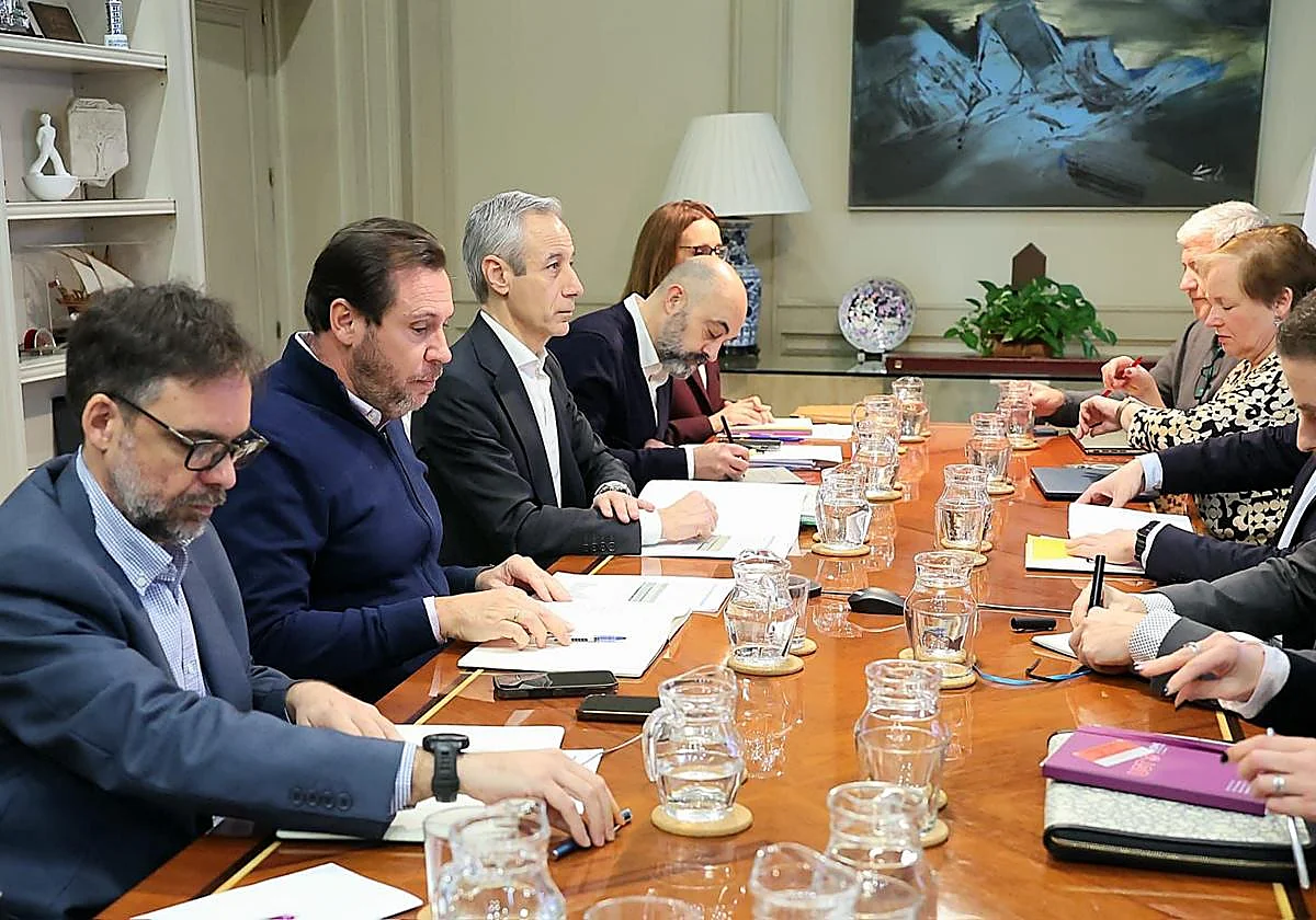 Los maquinistas mantienen la huelga del lunes tras una tercera reunión sin éxito con Óscar Puente