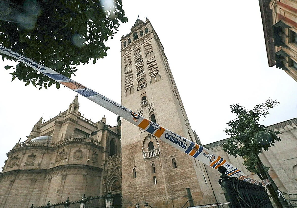 Seville’s iconic La Giralda affected by Storm Leonardo