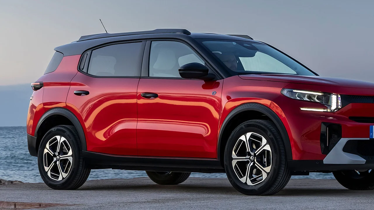 Este SUV con hasta 7 plazas cuesta la mitad que un Peugeot 5008 y no es un coche chino, sino europeo