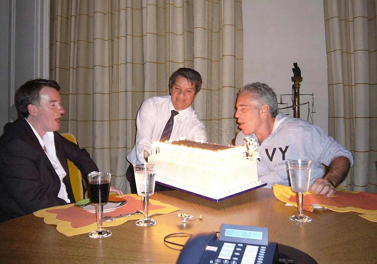 La policía registra dos viviendas vinculadas con el exembajador británico Peter Mandelson