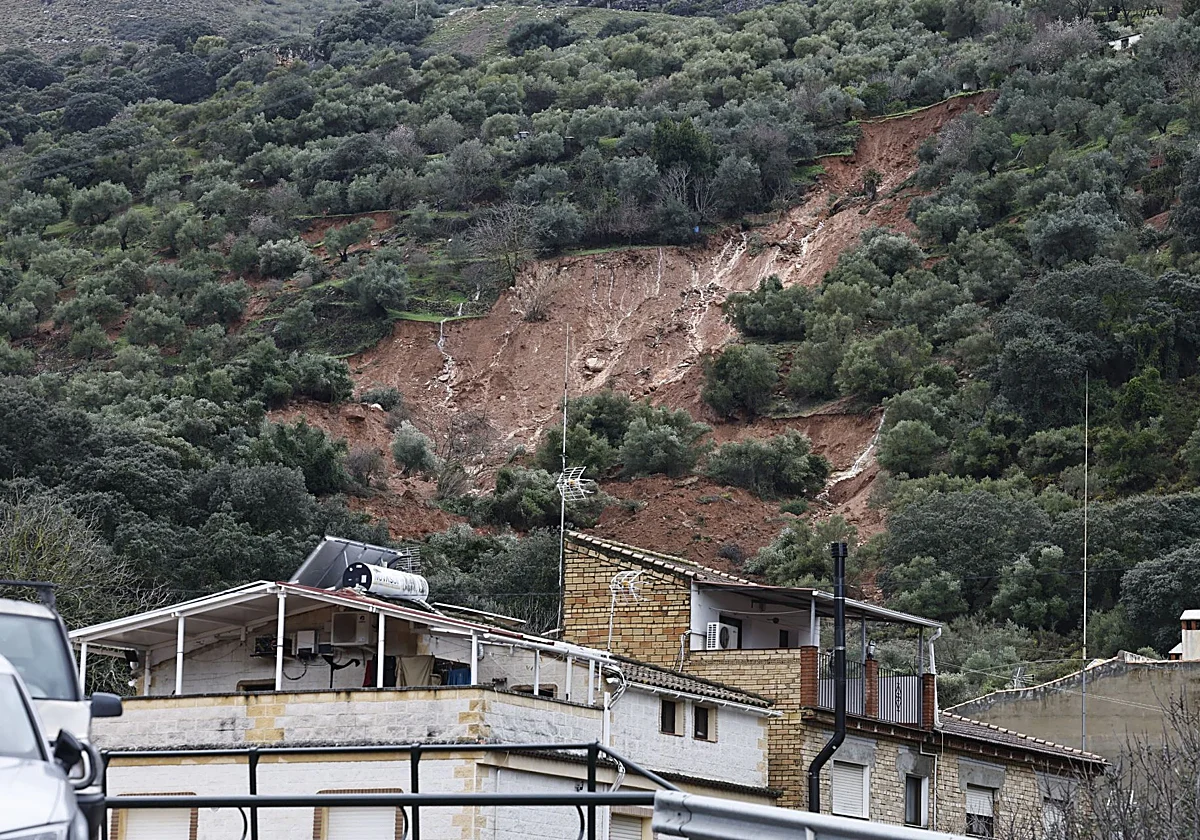 «Tanta presión de agua en el suelo puede provocar desprendimientos y problemas de cimentación en edificios»