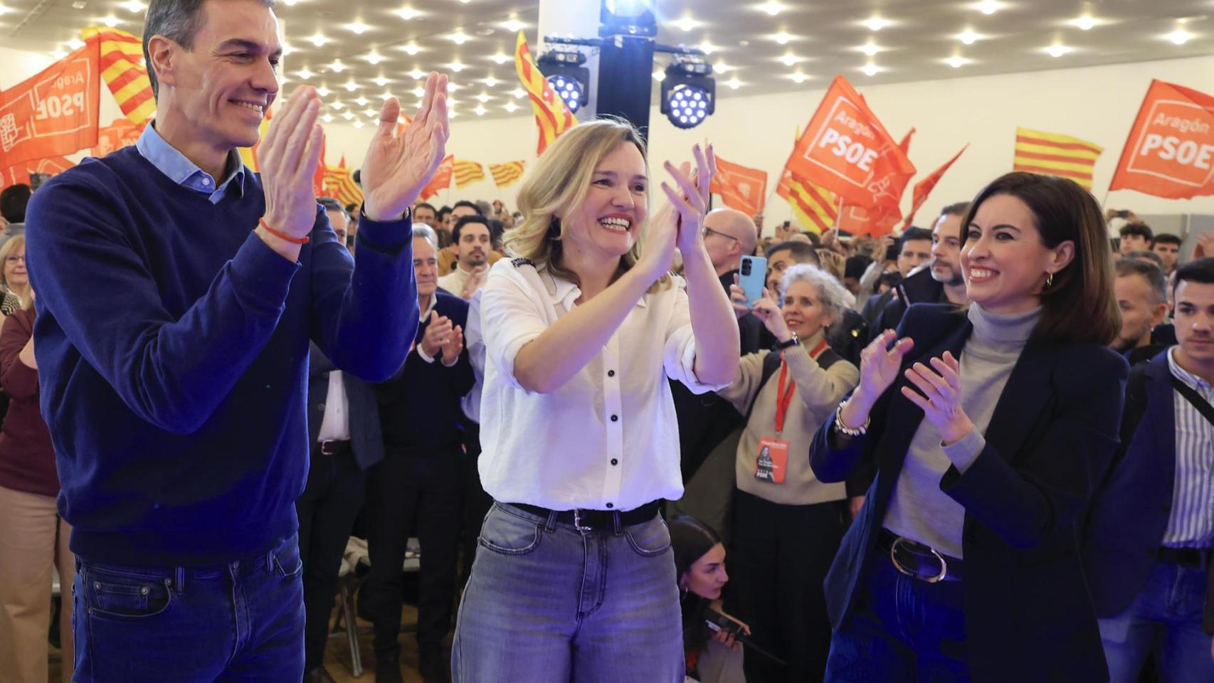 Sánchez promete a los aragoneses quitar "las sucias manos de los tecnoligarcas del móvil de nuestros chavales"