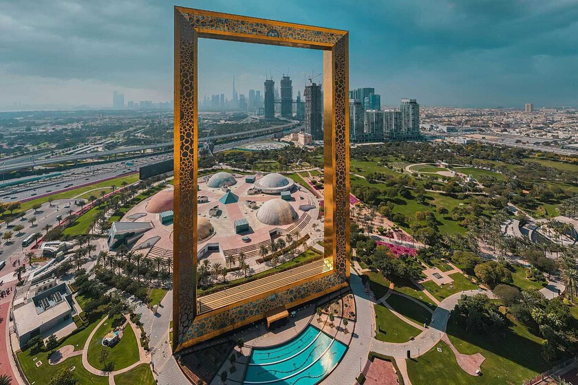 Dubái ha tomado el testigo de Neom con un plan que desafía a la arquitectura: literalmente, va a bañar sus calles de oro