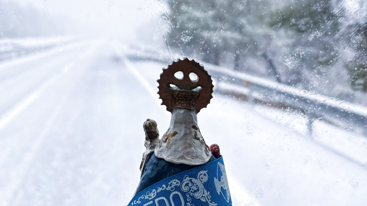Después de la suspensión, la nieve retrasa el regreso a casa del Oviedo
