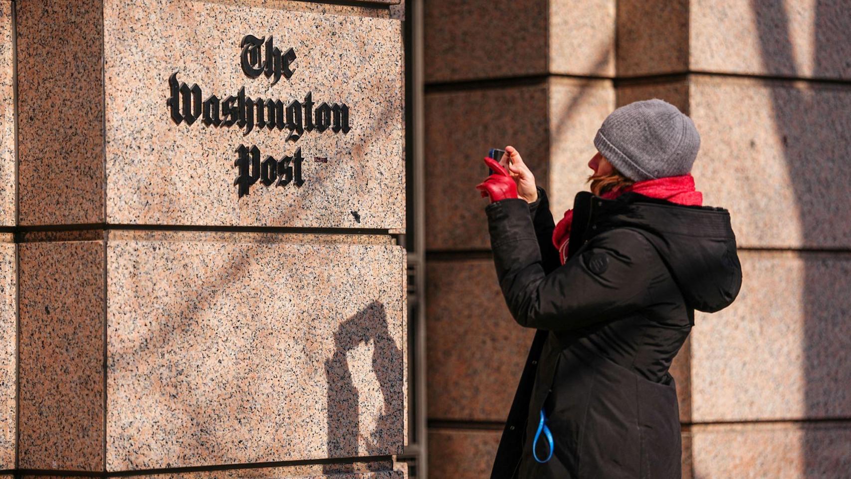 Dimite el director ejecutivo de 'The Washington Post' tras la oleada de despidos