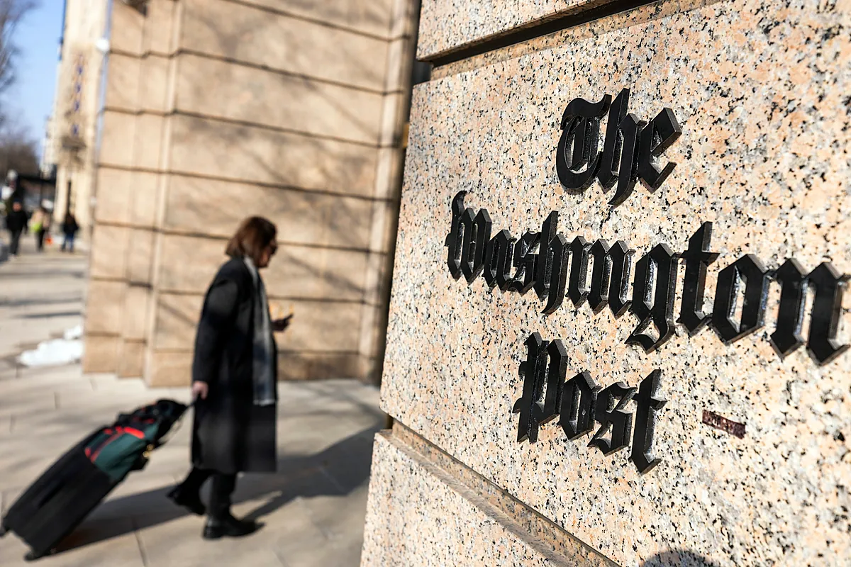 Dimite el director ejecutivo del Washington Post tras centenares de despidos