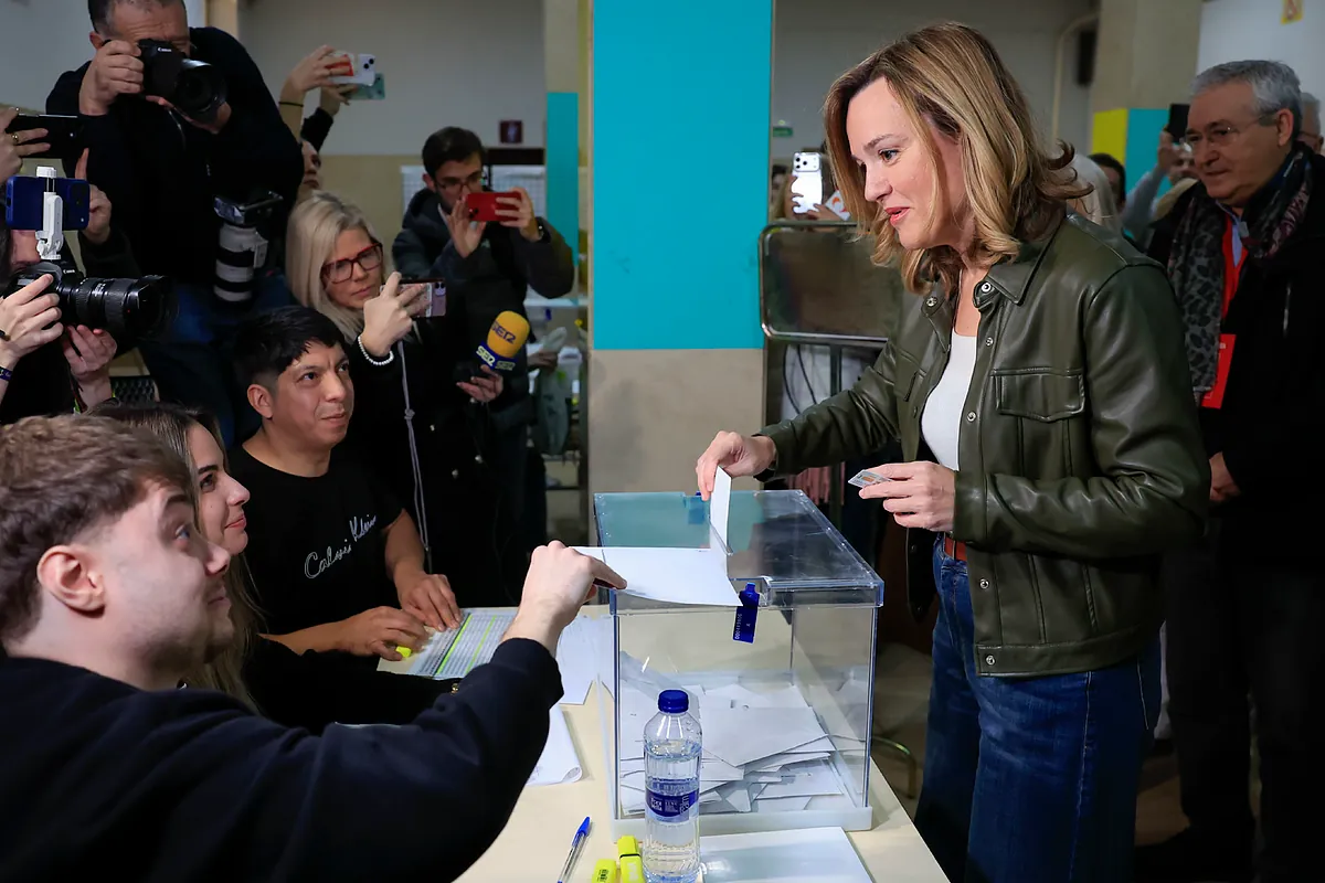 Alegría reconoce su derrota y avisa: "El PP es más rehén de la ultraderecha" tras el 8-F