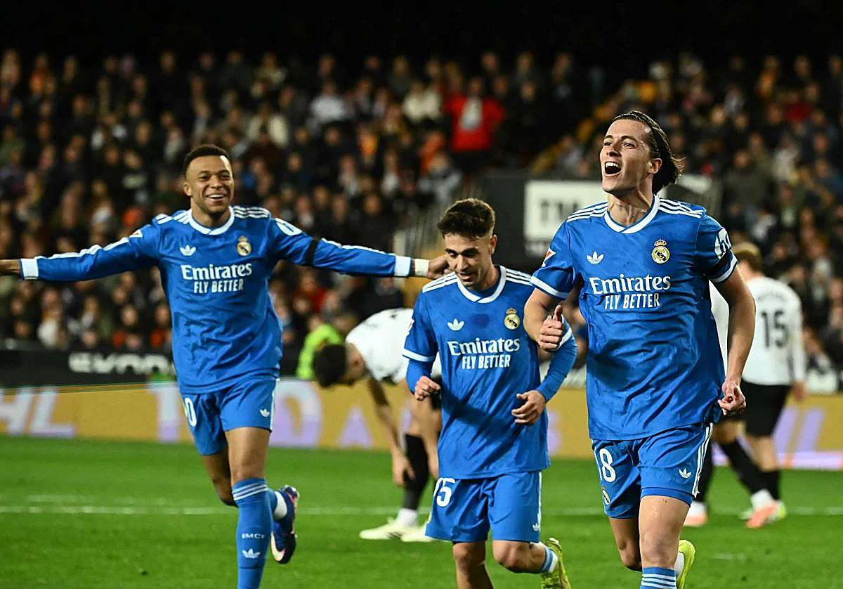 El Real Madrid gana al Valencia con orden y pegada