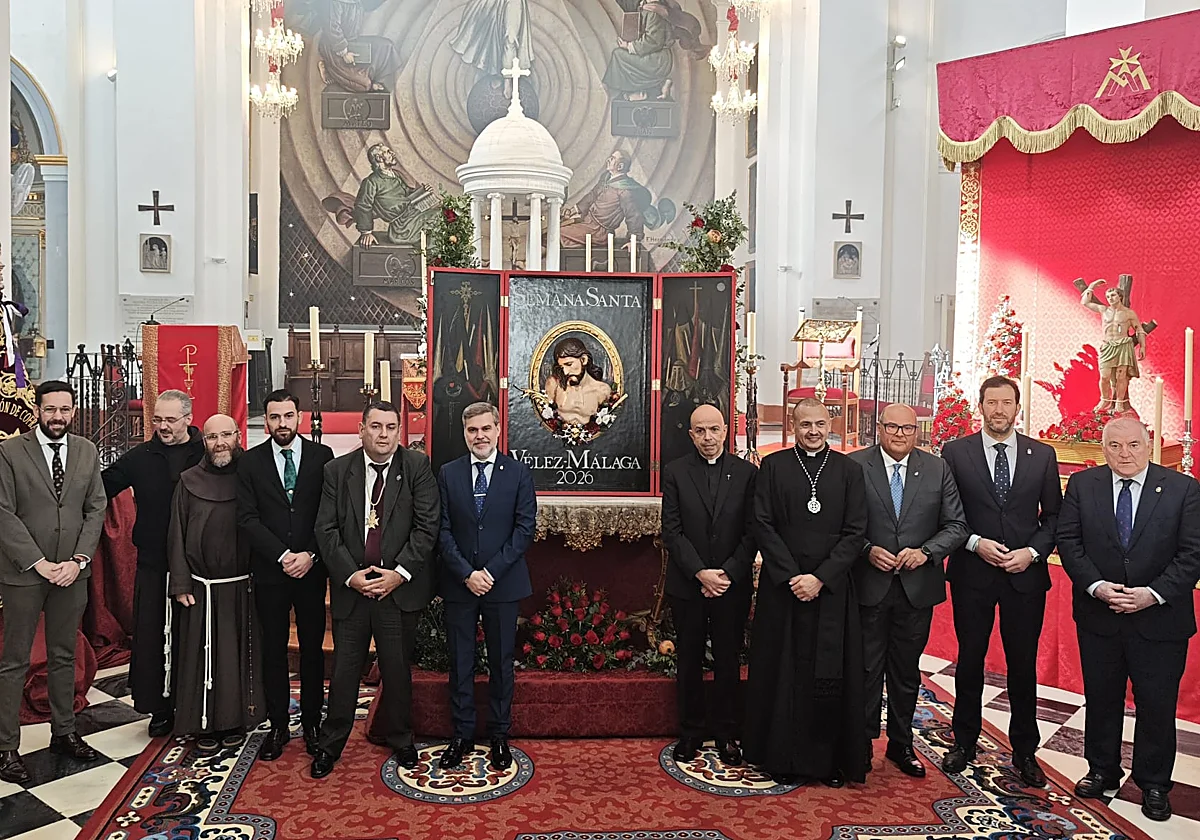 El Cristo Yacente protagoniza el cartel de la Semana Santa de Vélez-Málaga